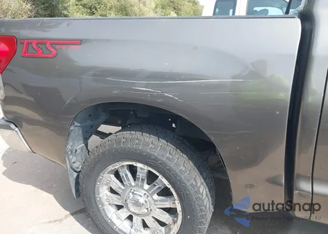 2008 Toyota Tundra Sr5 4.7L V8 z USA, uszkodzony, nr VIN 5TFET54168X023671